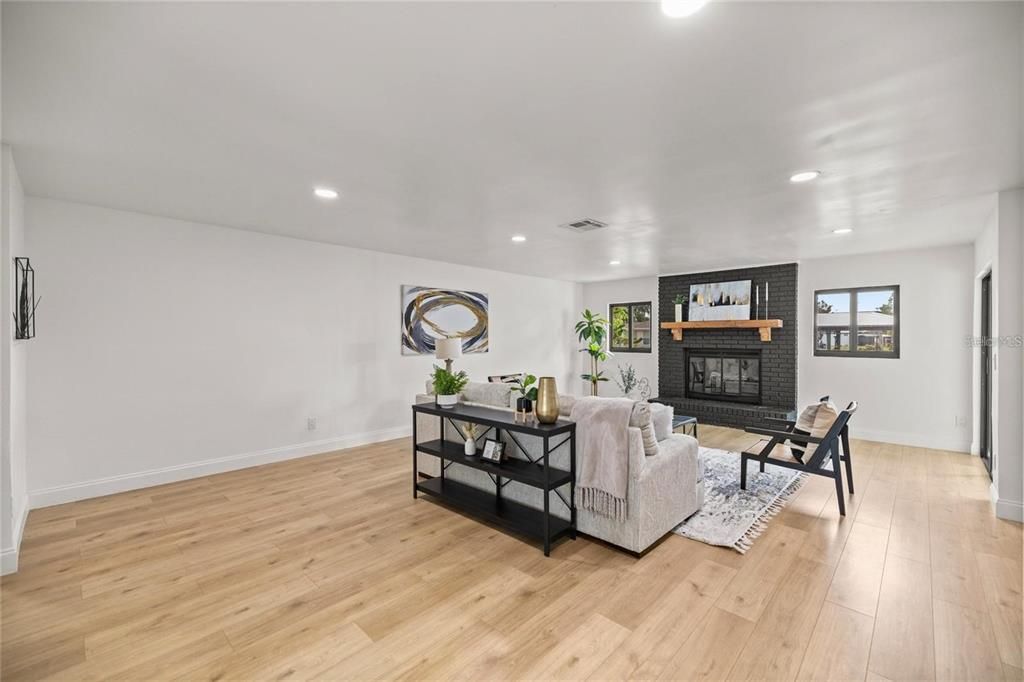 For Sale: $618,999 (3 beds, 2 baths, 1964 Square Feet)