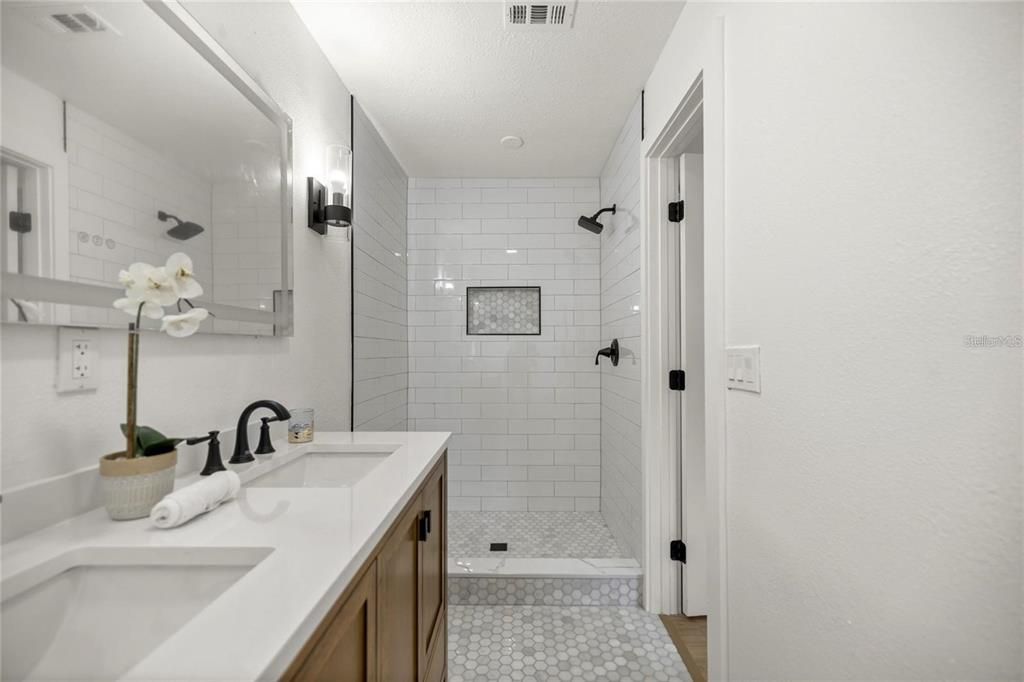 For Sale: $618,999 (3 beds, 2 baths, 1964 Square Feet)