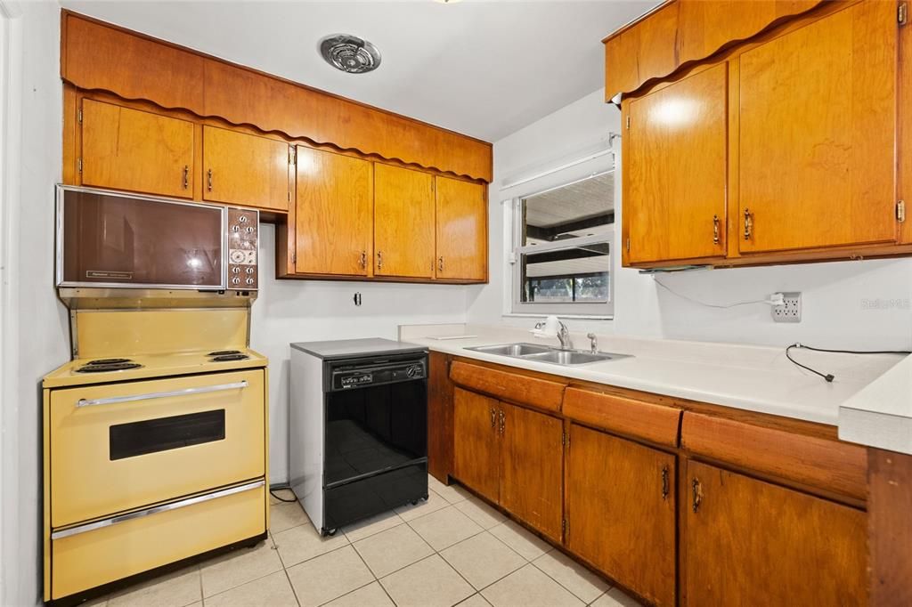 For Sale: $391,000 (3 beds, 2 baths, 1720 Square Feet)