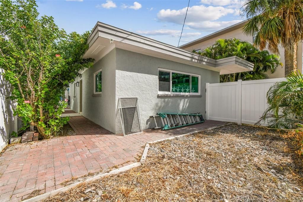 Под контрактом: $675,000 (3 спален, 0 ванн, 2138 Квадратных фут)