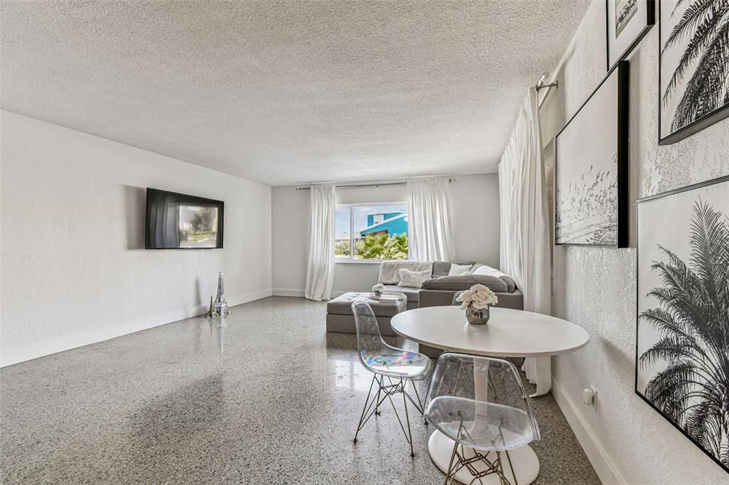 Под контрактом: $675,000 (3 спален, 0 ванн, 2138 Квадратных фут)