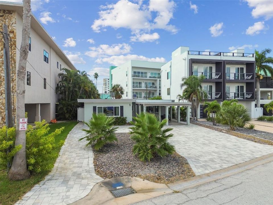 Под контрактом: $675,000 (3 спален, 0 ванн, 2138 Квадратных фут)