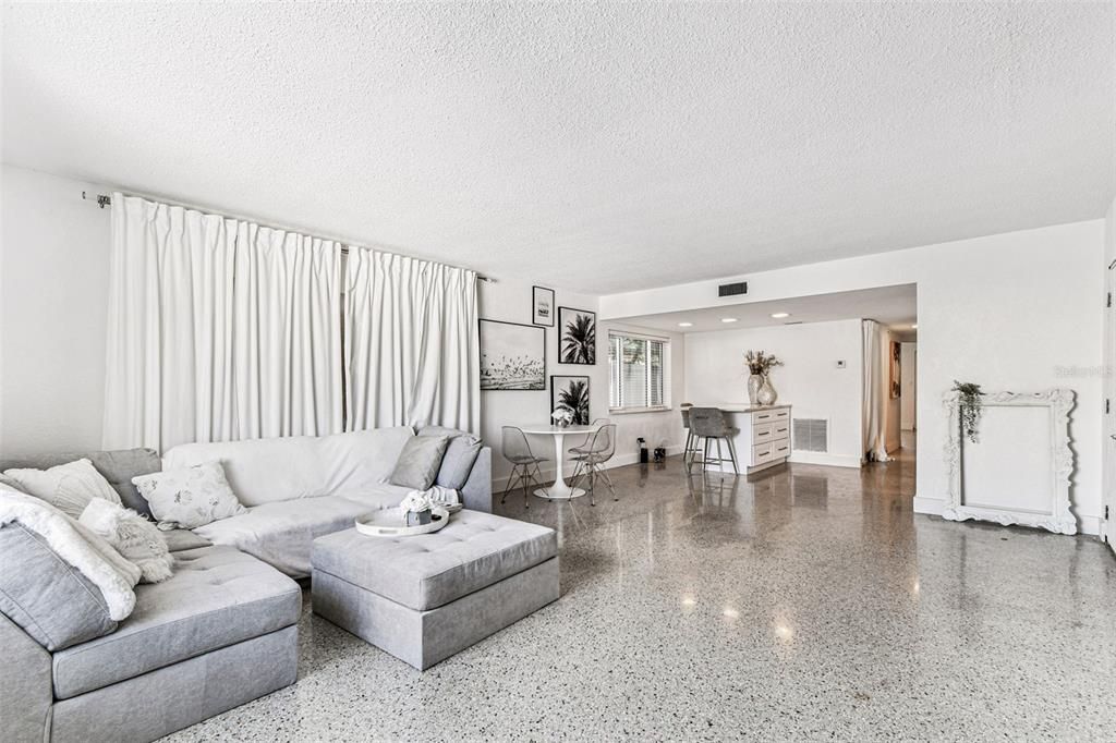 Под контрактом: $675,000 (3 спален, 0 ванн, 2138 Квадратных фут)