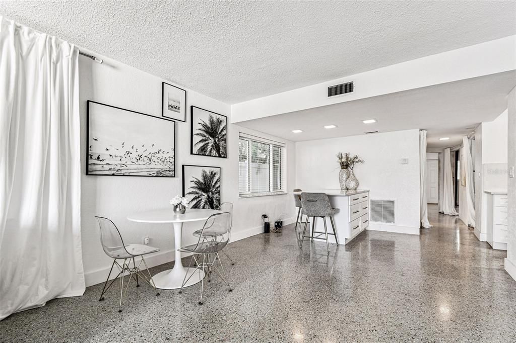 Под контрактом: $675,000 (3 спален, 0 ванн, 2138 Квадратных фут)