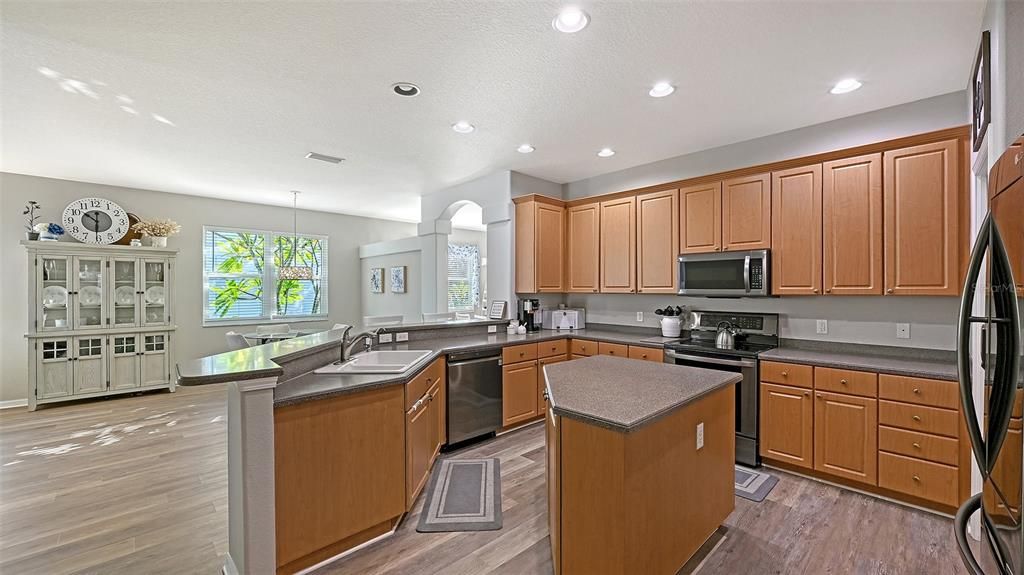 For Sale: $610,000 (4 beds, 3 baths, 2564 Square Feet)