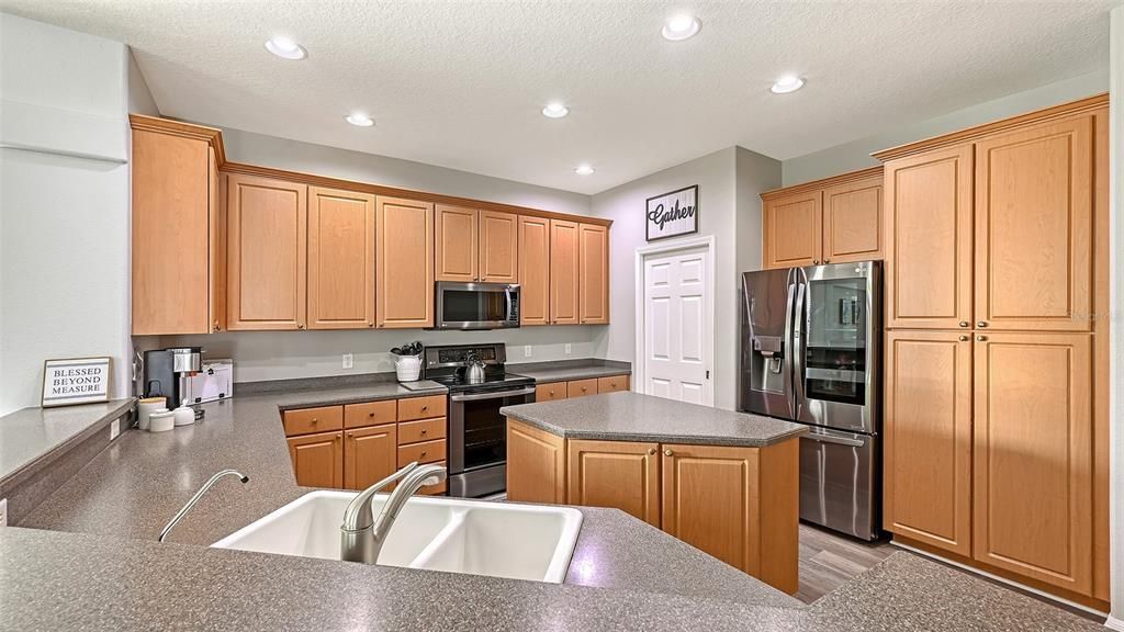 For Sale: $610,000 (4 beds, 3 baths, 2564 Square Feet)