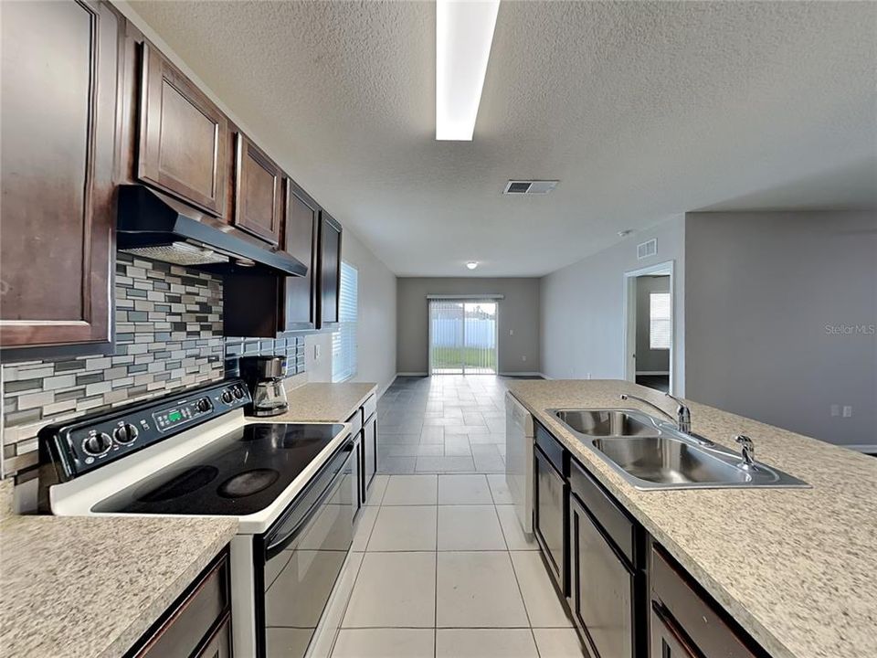 For Rent: $1,800 (3 beds, 2 baths, 1842 Square Feet)