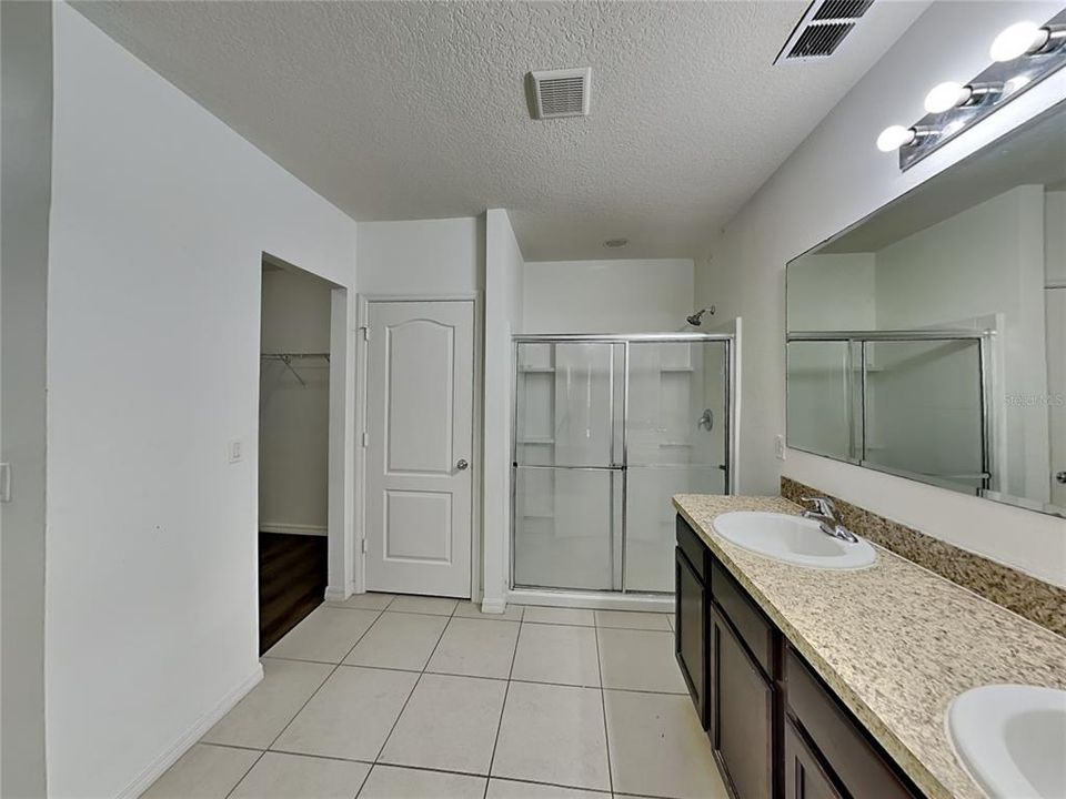 For Rent: $1,800 (3 beds, 2 baths, 1842 Square Feet)