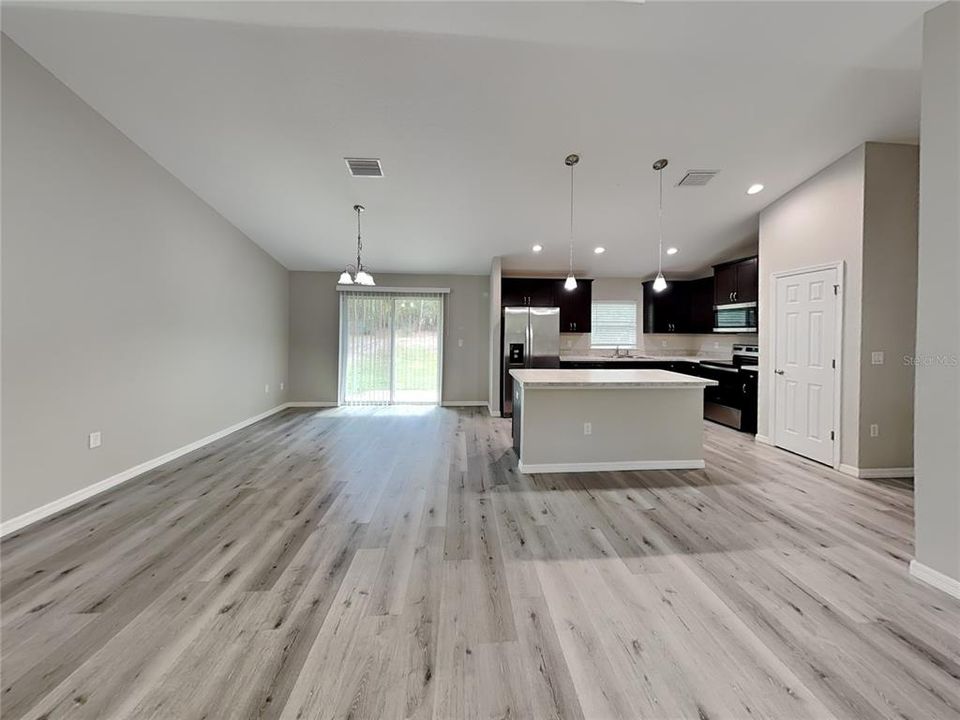 For Rent: $1,600 (3 beds, 2 baths, 1473 Square Feet)