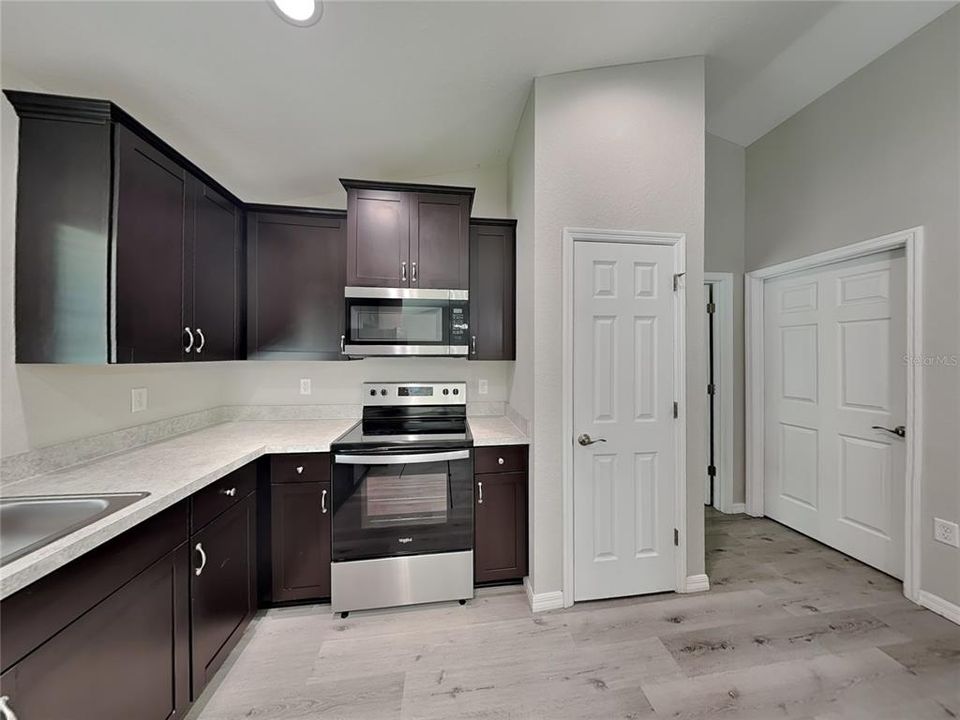 For Rent: $1,600 (3 beds, 2 baths, 1473 Square Feet)