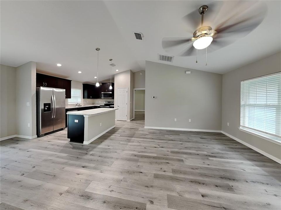 For Rent: $1,600 (3 beds, 2 baths, 1473 Square Feet)