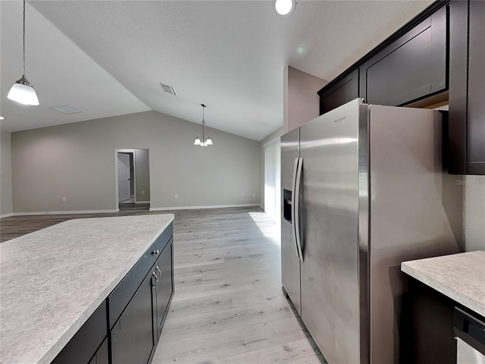 For Rent: $1,600 (3 beds, 2 baths, 1473 Square Feet)