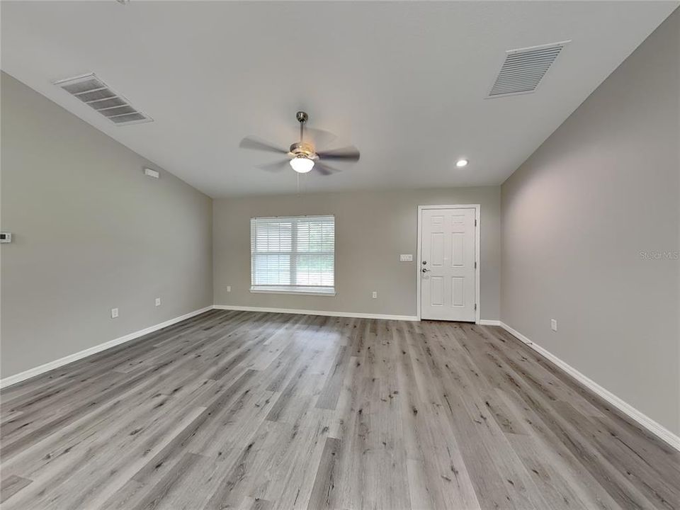 For Rent: $1,600 (3 beds, 2 baths, 1473 Square Feet)