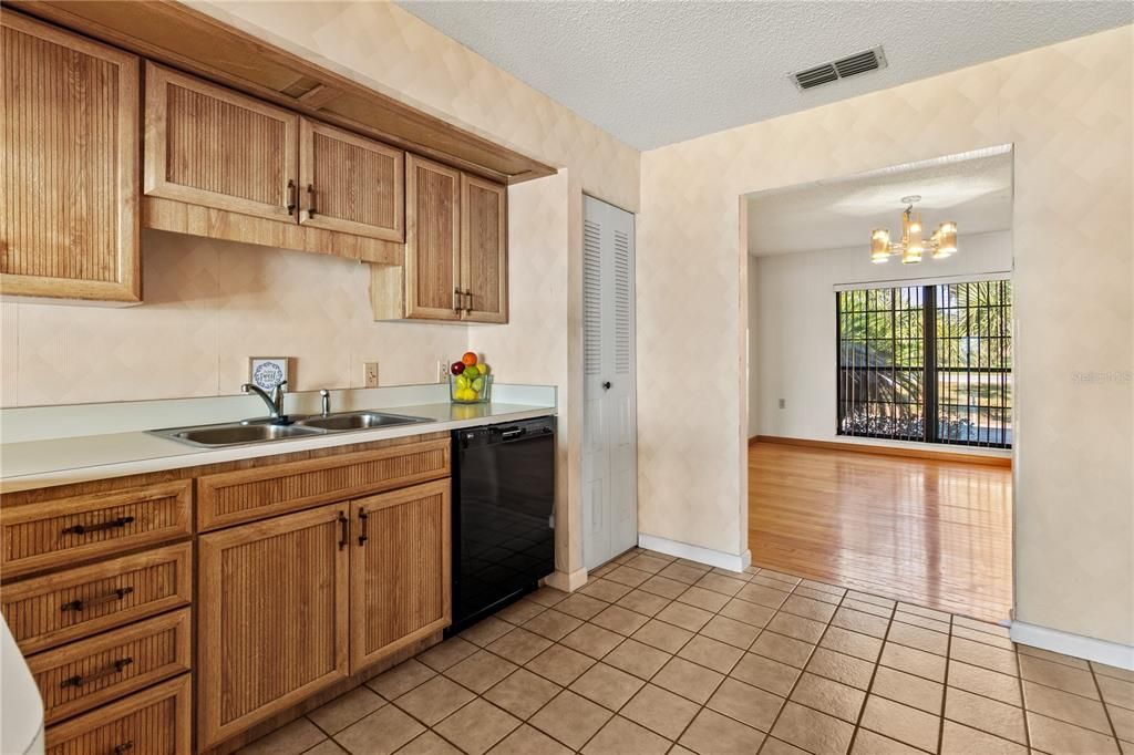 待售: $795,000 (4 贝兹, 4 浴室, 3456 平方英尺)