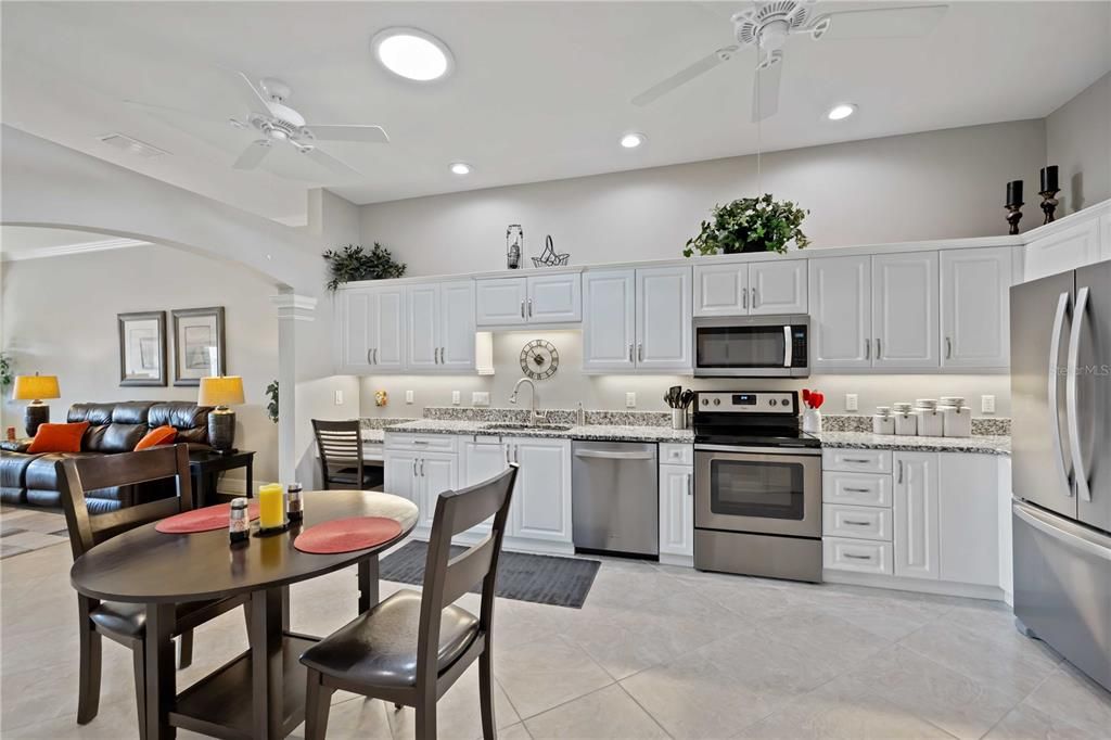 For Sale: $245,000 (2 beds, 2 baths, 1466 Square Feet)