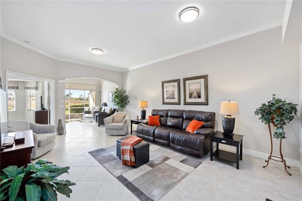 For Sale: $245,000 (2 beds, 2 baths, 1466 Square Feet)