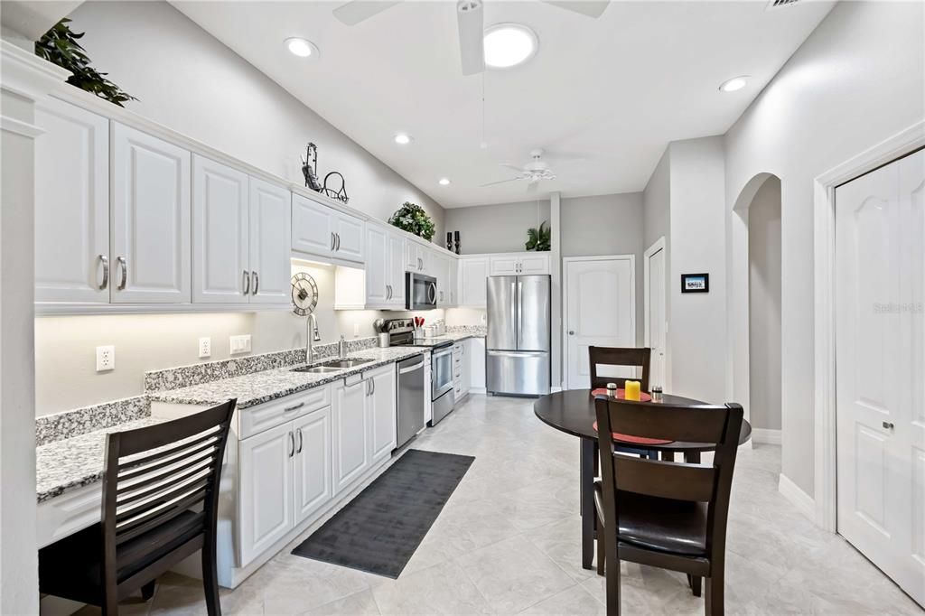 For Sale: $245,000 (2 beds, 2 baths, 1466 Square Feet)