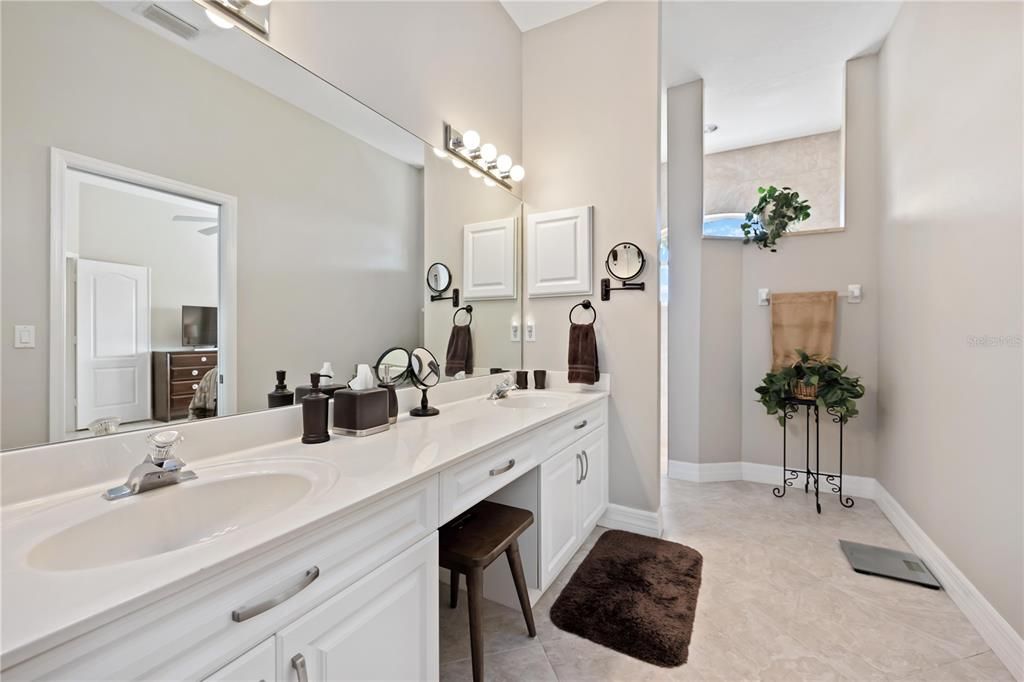 For Sale: $245,000 (2 beds, 2 baths, 1466 Square Feet)