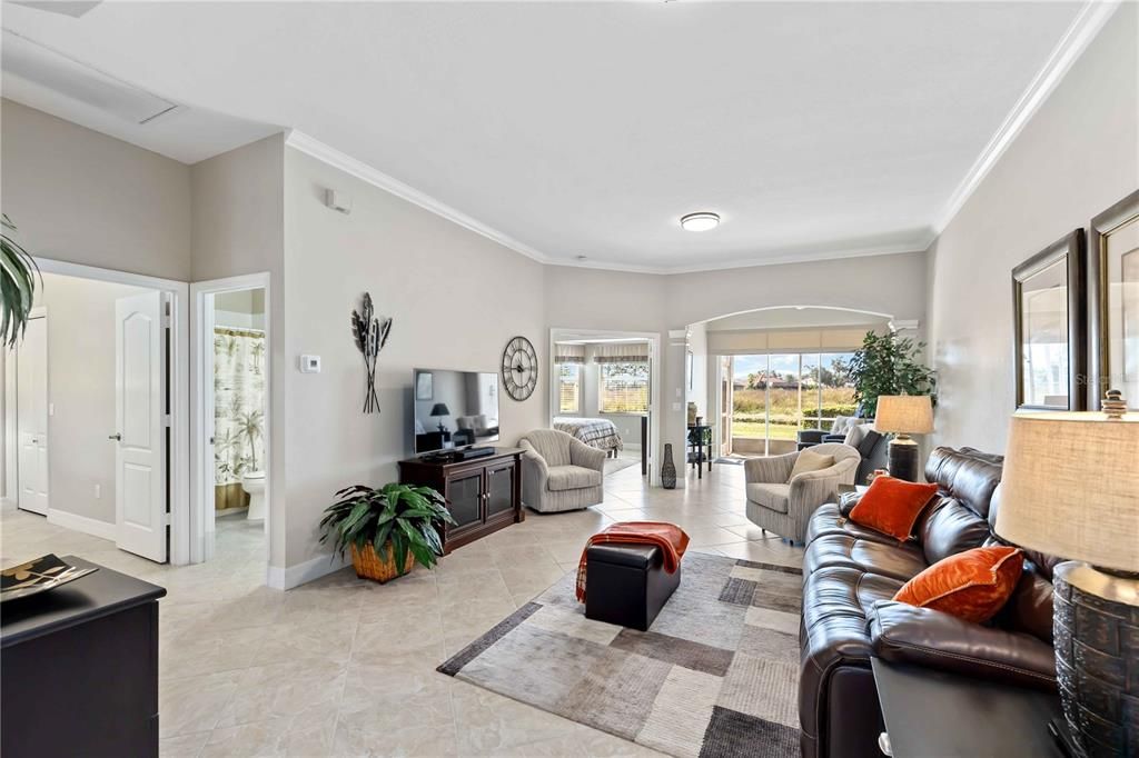 For Sale: $245,000 (2 beds, 2 baths, 1466 Square Feet)