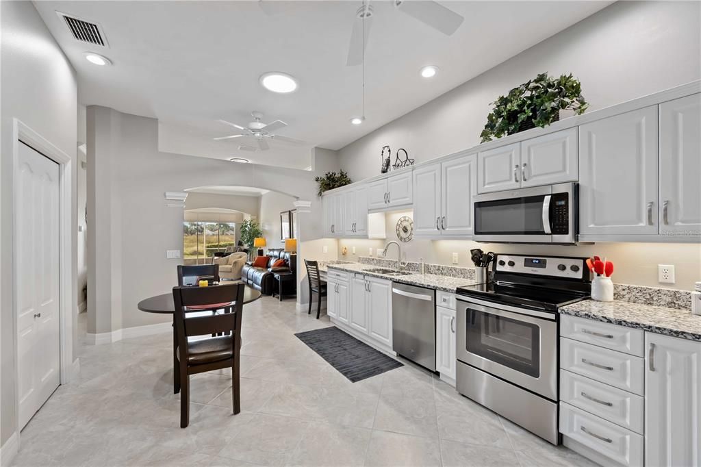 For Sale: $245,000 (2 beds, 2 baths, 1466 Square Feet)