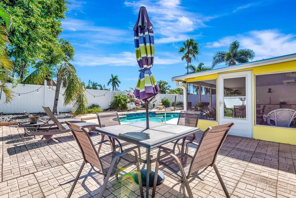 For Sale: $475,000 (3 beds, 2 baths, 1188 Square Feet)