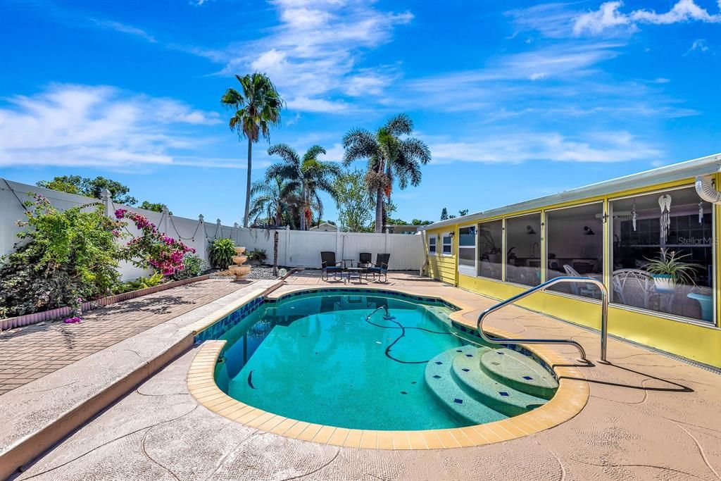 For Sale: $475,000 (3 beds, 2 baths, 1188 Square Feet)