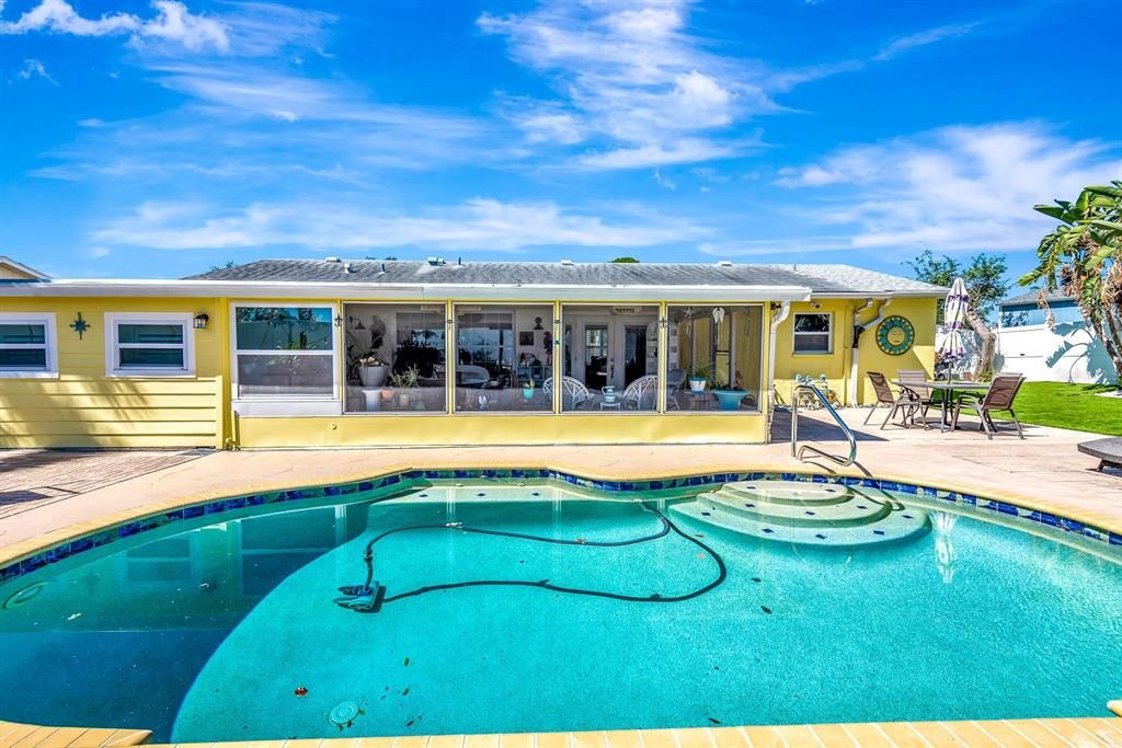 For Sale: $475,000 (3 beds, 2 baths, 1188 Square Feet)