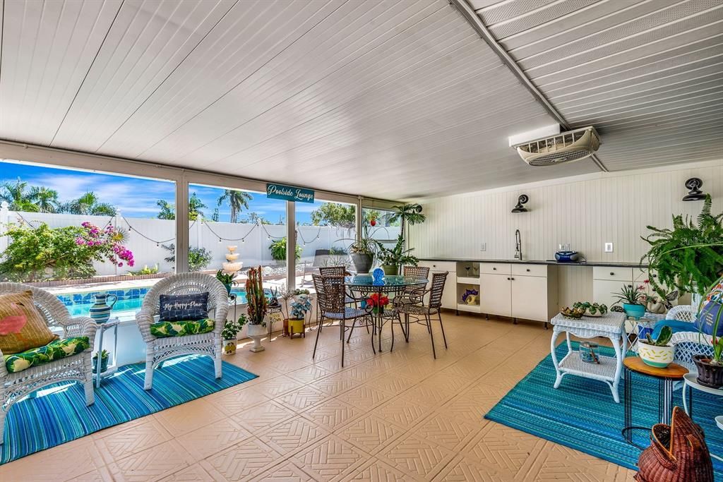 For Sale: $475,000 (3 beds, 2 baths, 1188 Square Feet)