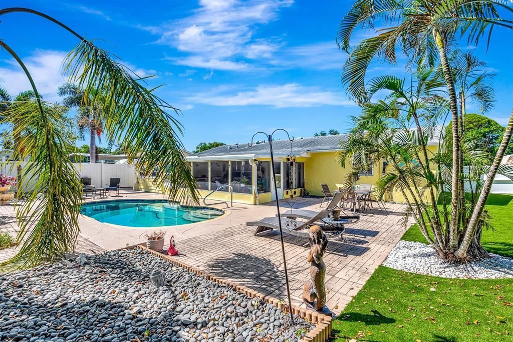 For Sale: $475,000 (3 beds, 2 baths, 1188 Square Feet)