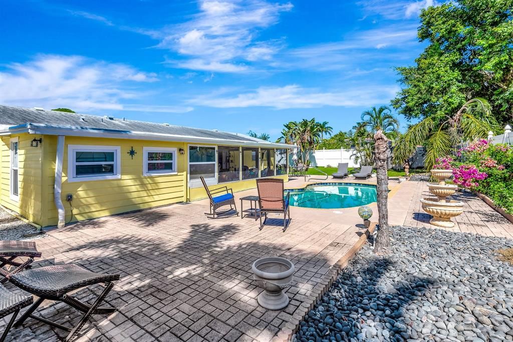 For Sale: $475,000 (3 beds, 2 baths, 1188 Square Feet)