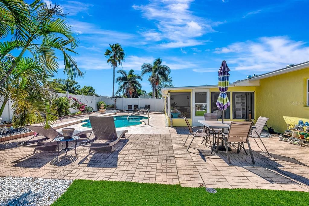 For Sale: $475,000 (3 beds, 2 baths, 1188 Square Feet)