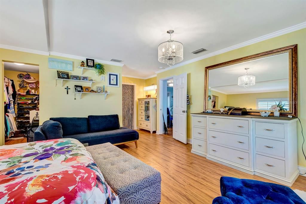 For Sale: $475,000 (3 beds, 2 baths, 1188 Square Feet)