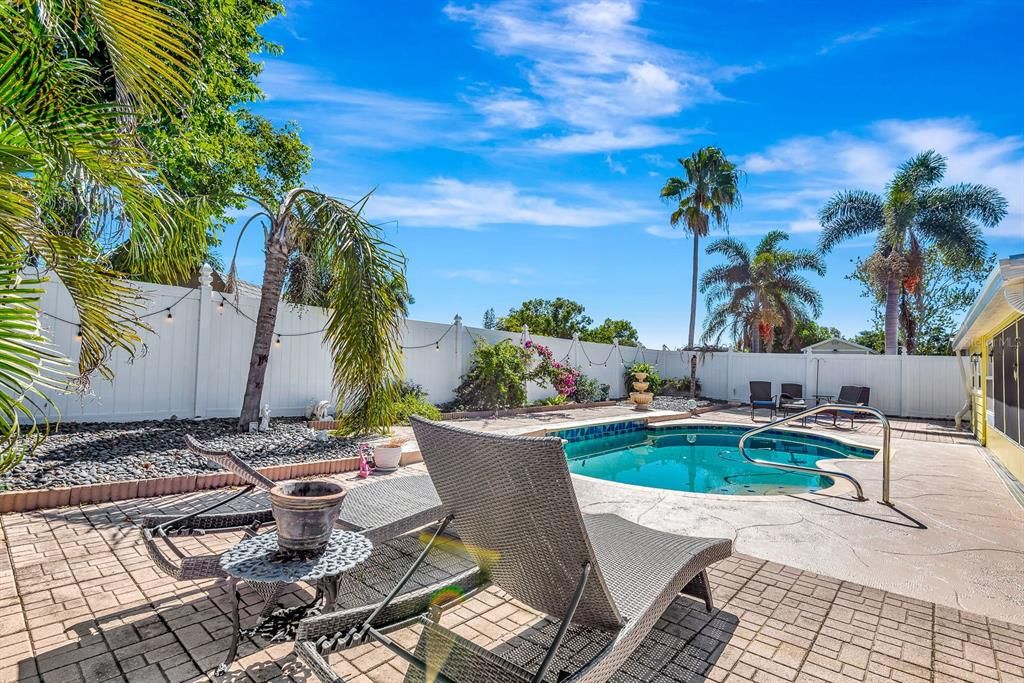 For Sale: $475,000 (3 beds, 2 baths, 1188 Square Feet)