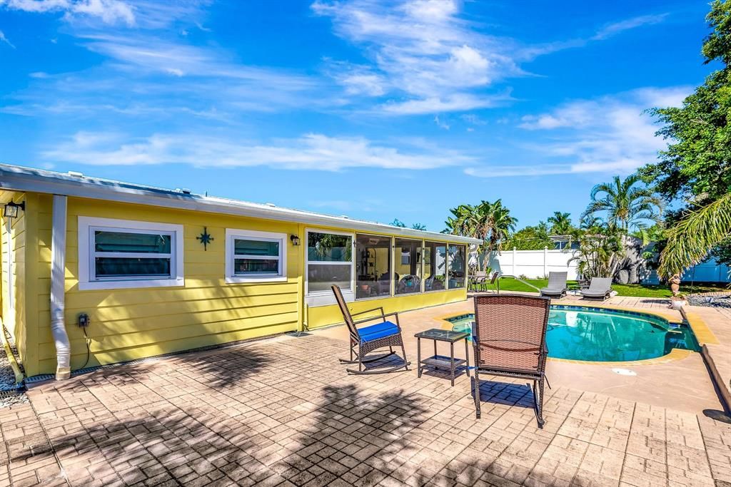 For Sale: $475,000 (3 beds, 2 baths, 1188 Square Feet)