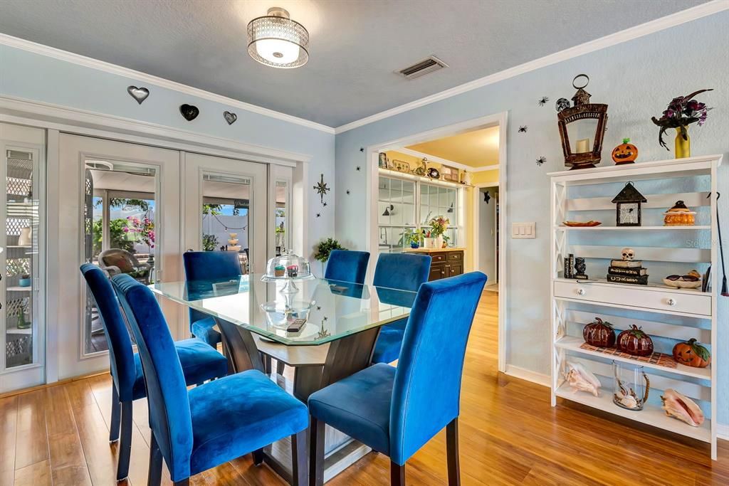 For Sale: $475,000 (3 beds, 2 baths, 1188 Square Feet)