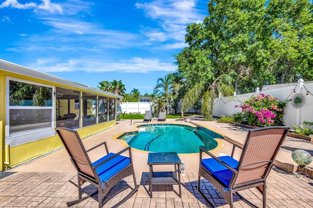 For Sale: $475,000 (3 beds, 2 baths, 1188 Square Feet)