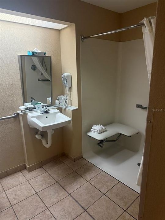 For Sale: $123,000 (1 beds, 1 baths, 547 Square Feet)