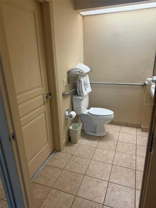 For Sale: $123,000 (1 beds, 1 baths, 547 Square Feet)