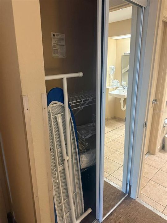 For Sale: $123,000 (1 beds, 1 baths, 547 Square Feet)