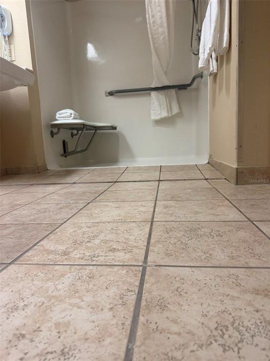 For Sale: $123,000 (1 beds, 1 baths, 547 Square Feet)