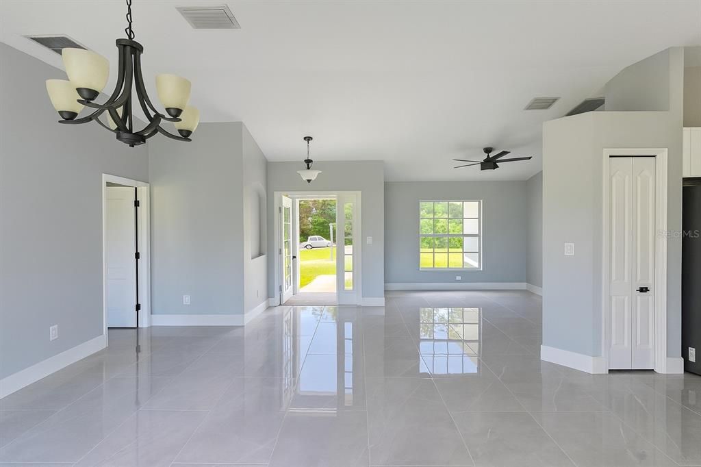 En Venta: $320,000 (3 camas, 2 baños, 1639 Pies cuadrados)