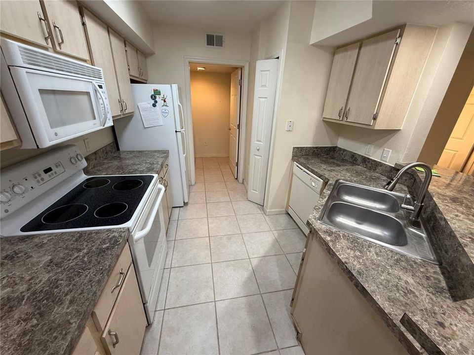 For Rent: $1,850 (2 beds, 2 baths, 1013 Square Feet)