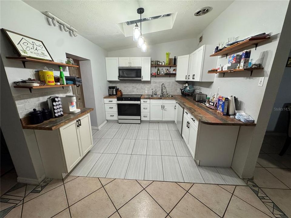 For Sale: $540,000 (5 beds, 3 baths, 2340 Square Feet)