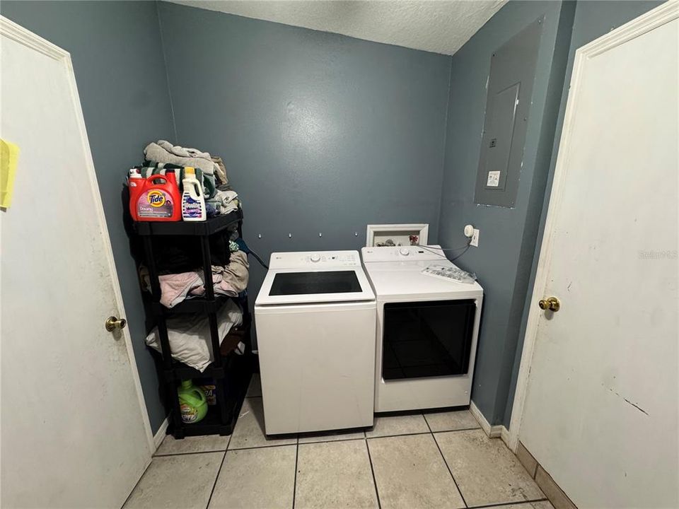 For Sale: $540,000 (5 beds, 3 baths, 2340 Square Feet)