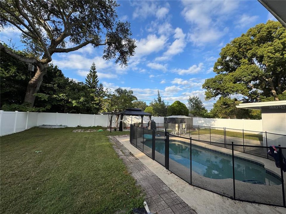 For Sale: $540,000 (5 beds, 3 baths, 2340 Square Feet)