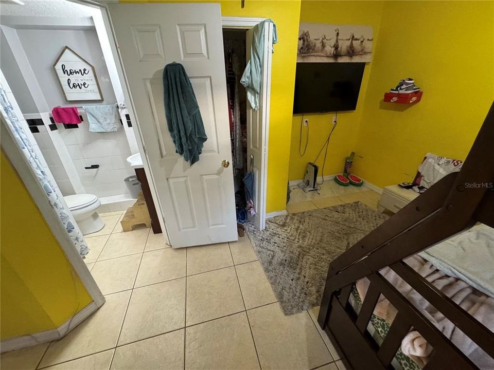 For Sale: $540,000 (5 beds, 3 baths, 2340 Square Feet)