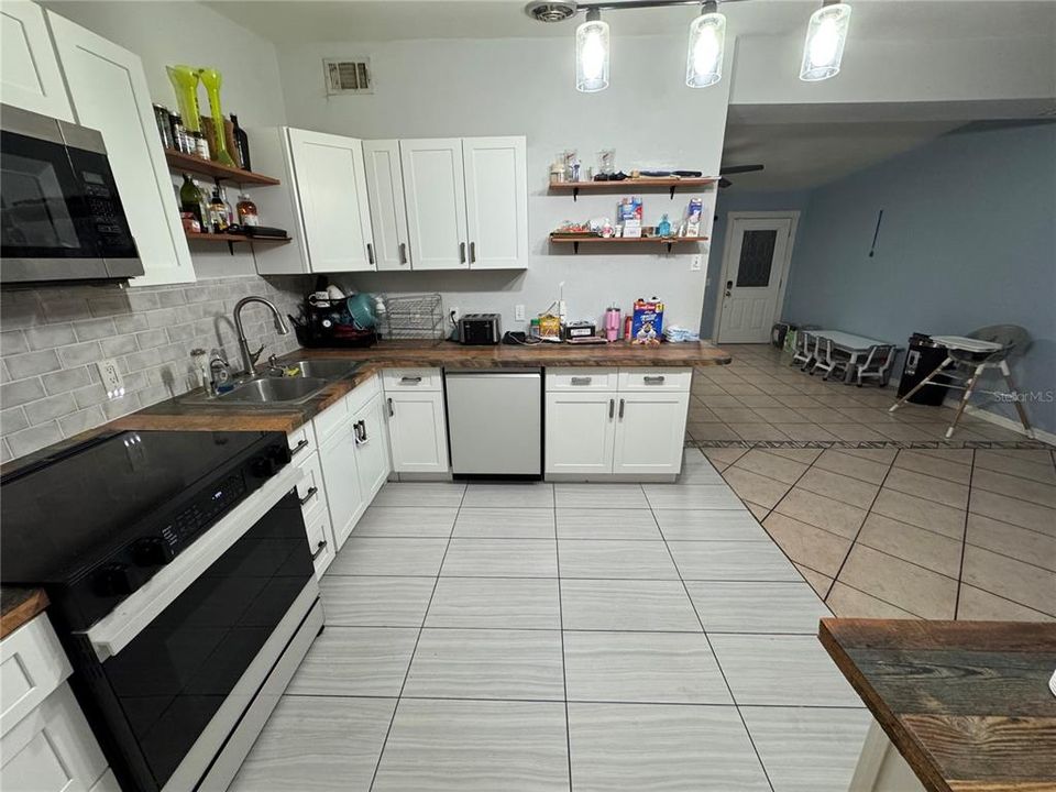 For Sale: $540,000 (5 beds, 3 baths, 2340 Square Feet)