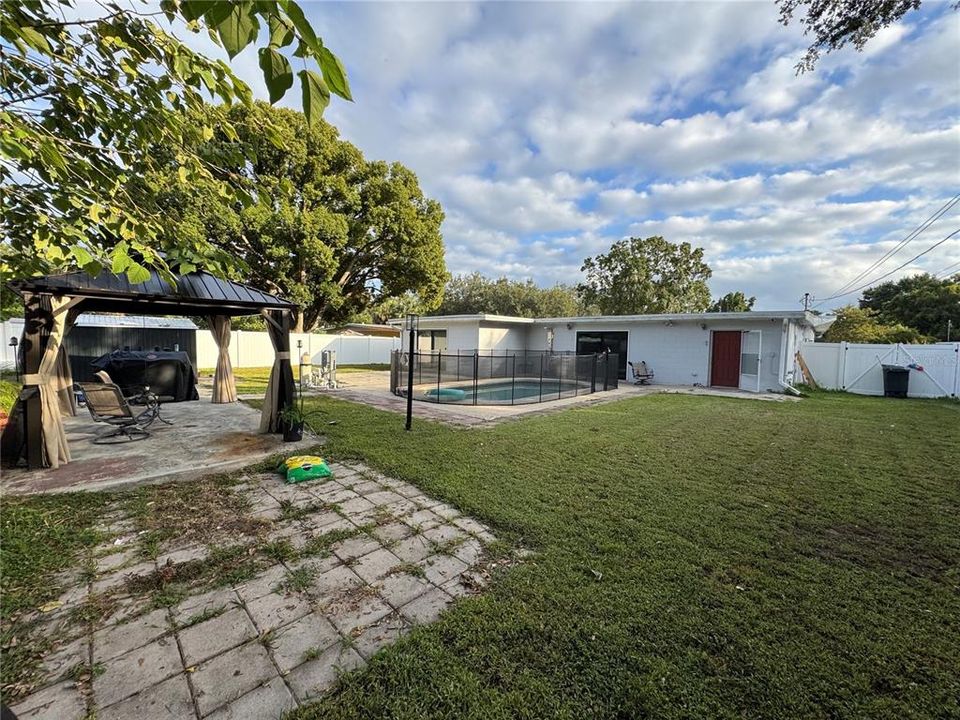 For Sale: $540,000 (5 beds, 3 baths, 2340 Square Feet)