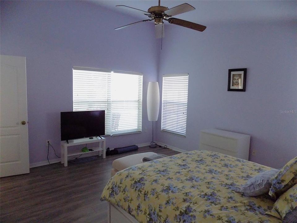 For Sale: $579,000 (4 beds, 2 baths, 2048 Square Feet)