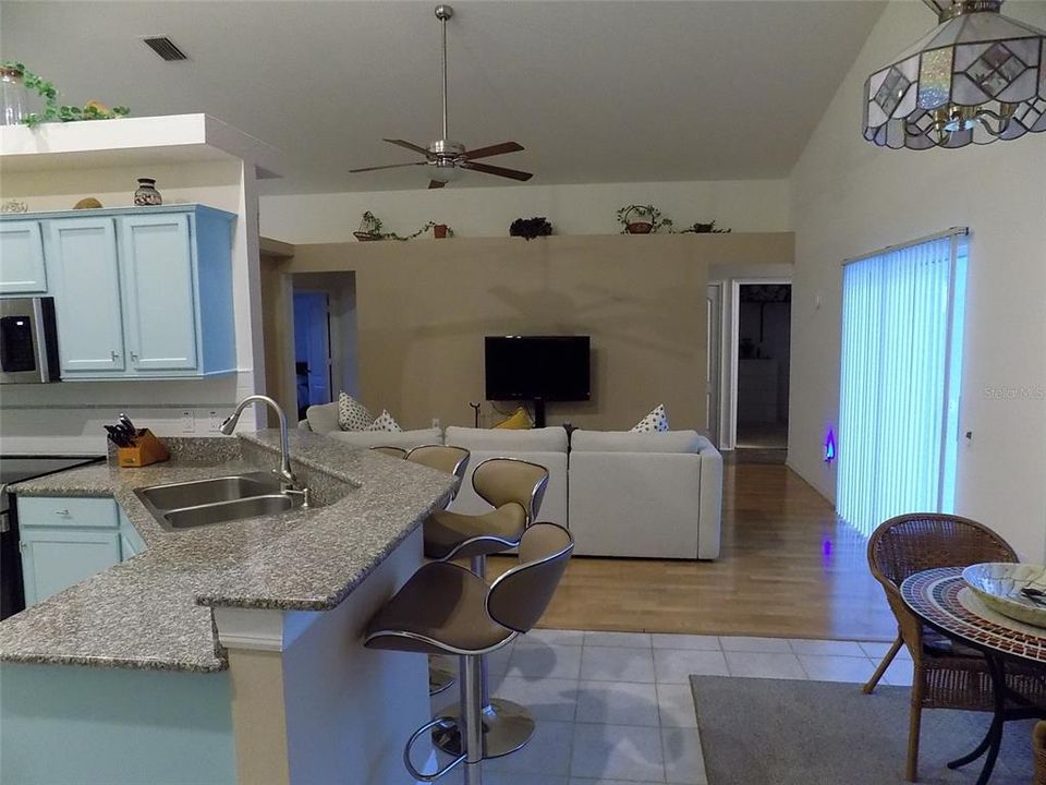 For Sale: $579,000 (4 beds, 2 baths, 2048 Square Feet)